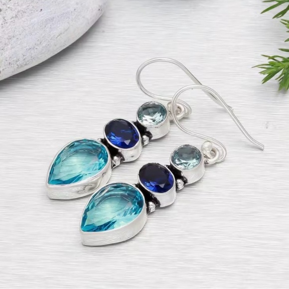 🩵 Elegant Silver and Blue Crystal Drop Dangle Earrings 🩵 - Picture 3 of 9
